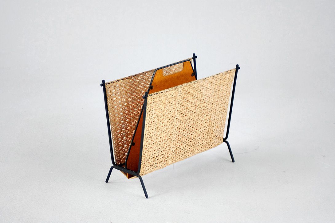 Foto Mid-Century Magazine Rack, Black Metal Frame, Wooden Centre, Finely Woven Bast Work