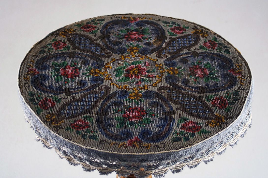 Foto Period Furniture Side Table Pearls h72x45