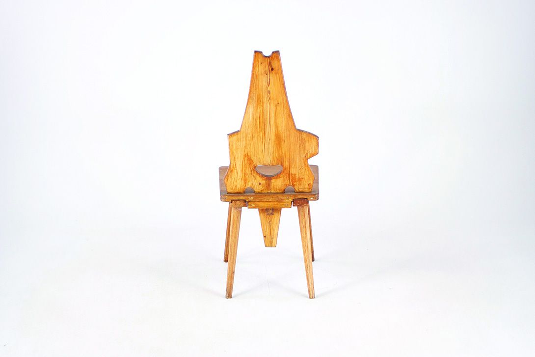 Foto Arty Carved Wooden Chair Allgäu 1935