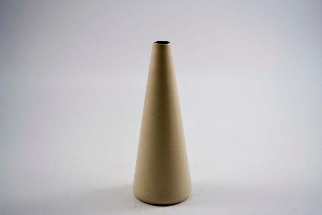 Foto Cone-Shaped Ceramic Table Vase, Beige h23 C5