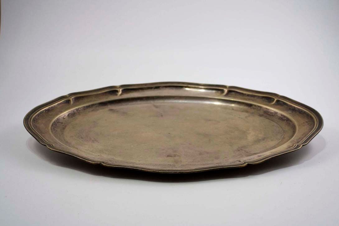 Foto Rounded Triangular Wooden Tray, Circular Depression, Walnut, 1960