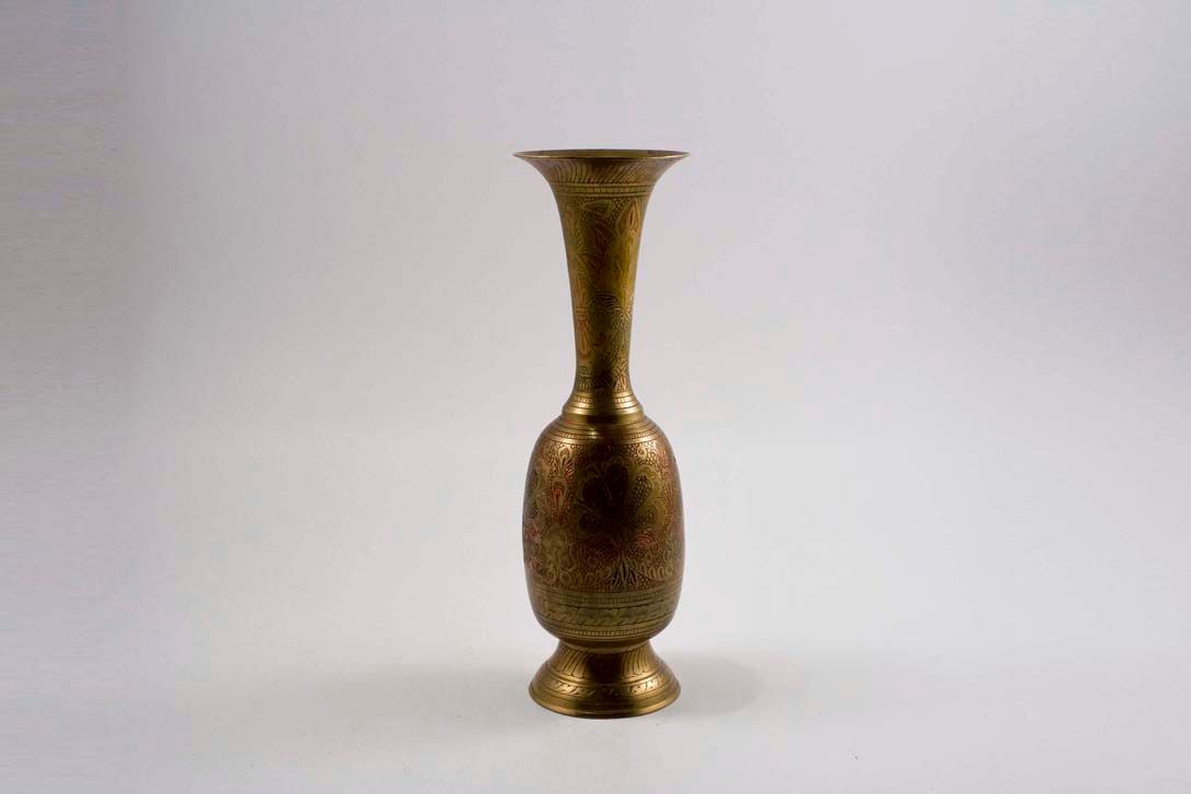 Foto Gold Metal Table Vase Trumpet Neck h35
