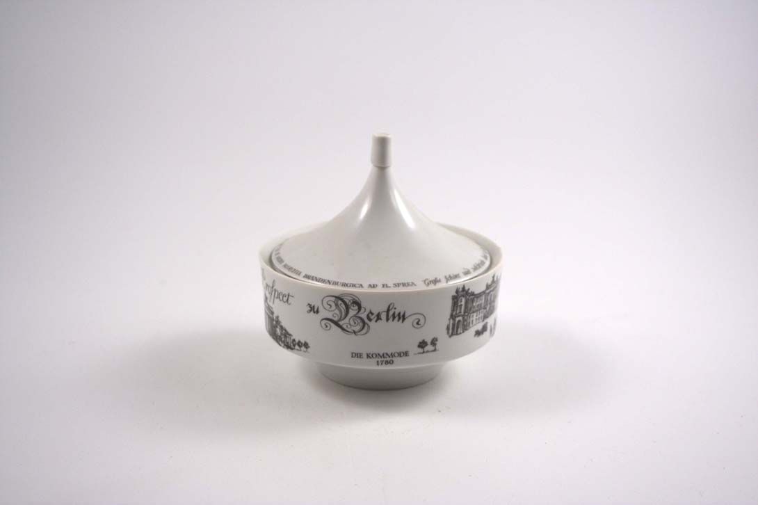 Foto Porcelain Candy Bowl, Berlin&#8217;s Tourist Attractions, Round Tent Shaped Lid