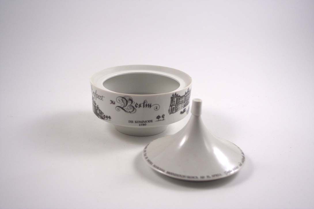 Foto Porcelain Candy Bowl, Berlin&#8217;s Tourist Attractions, Round Tent Shaped Lid