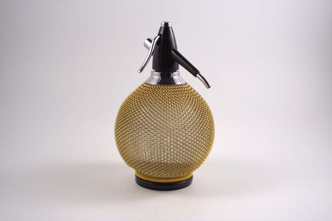 Foto Round Soda Syphon Glass with Golden Net 1956