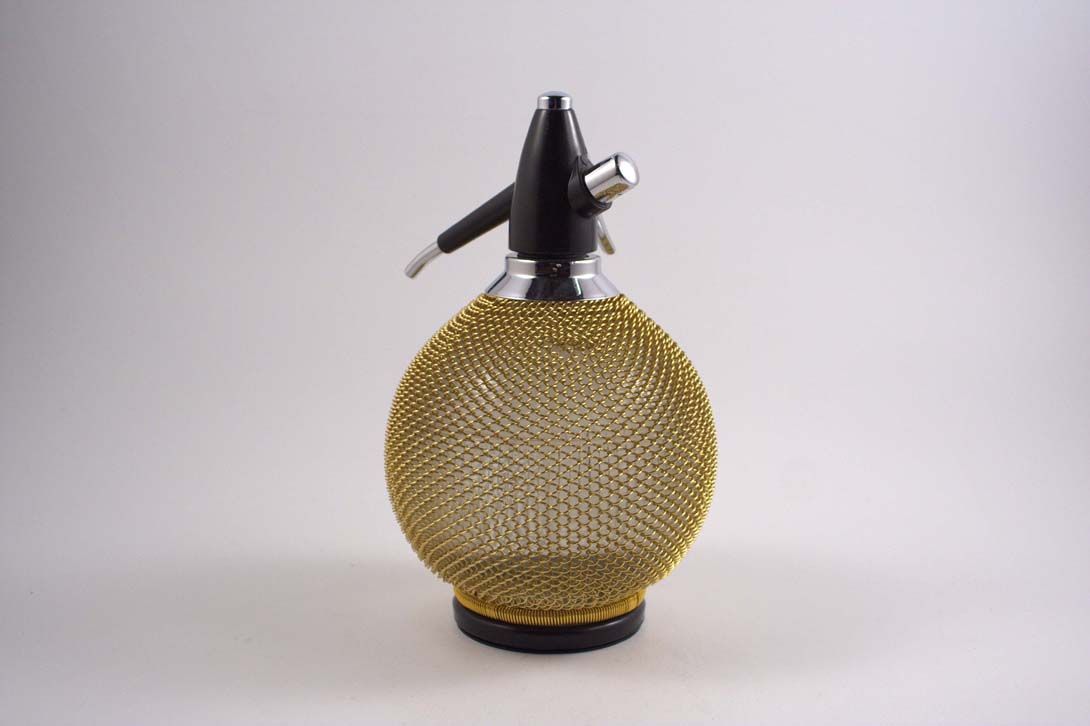 Foto Round Soda Syphon Glass with Golden Net 1956