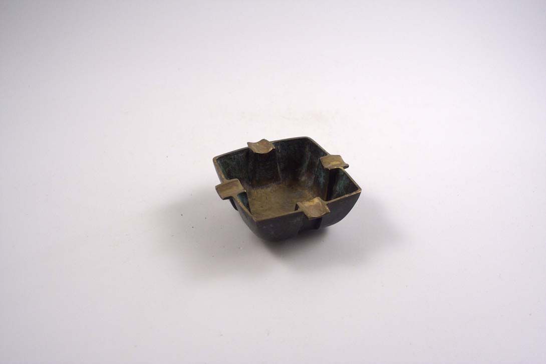 Foto Ashtray, Iron, Classy Square Shape, Tapering to the Bottom
