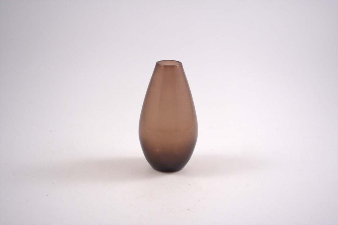 Foto Tiny Glass Table Vase Pale Purple France 1968 h12