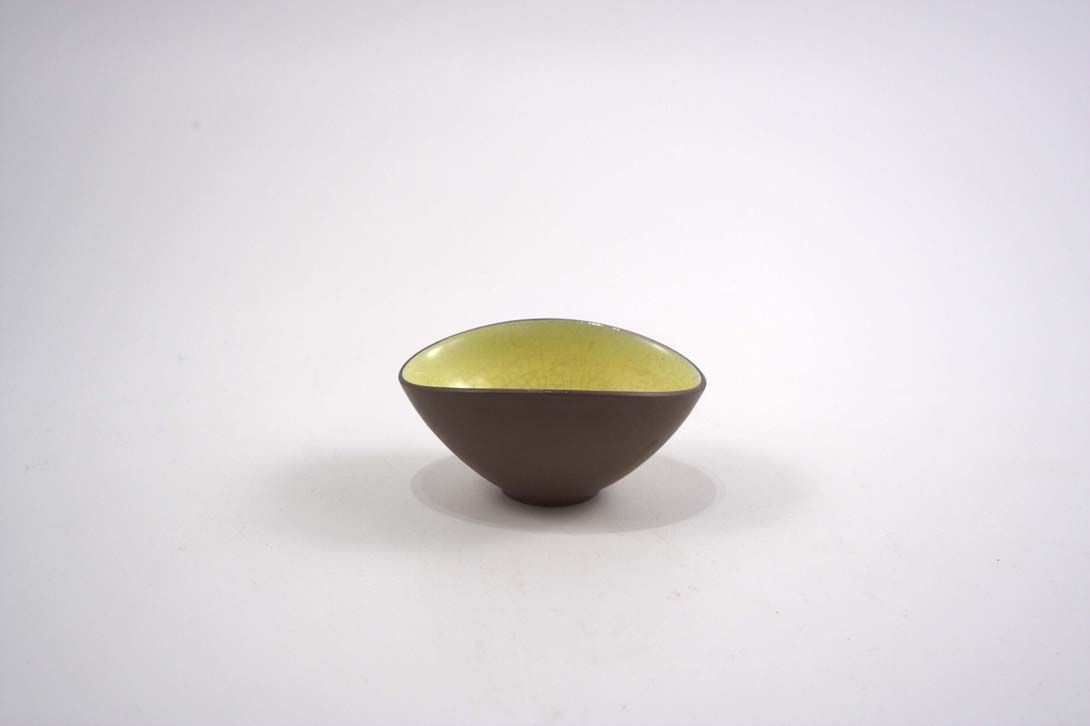 Foto Ceramic Bowl Brown Yellow Inside