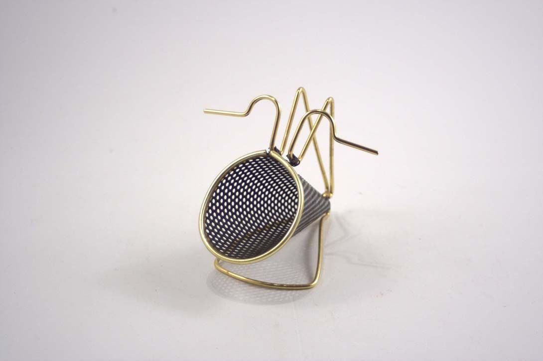 Foto Little Meshed Cone Bowl, Brass Holder / Stand, 1956