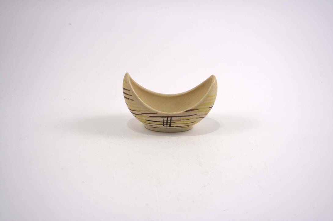 Foto Ceramic Bowl Beige Brown Yellow Lines