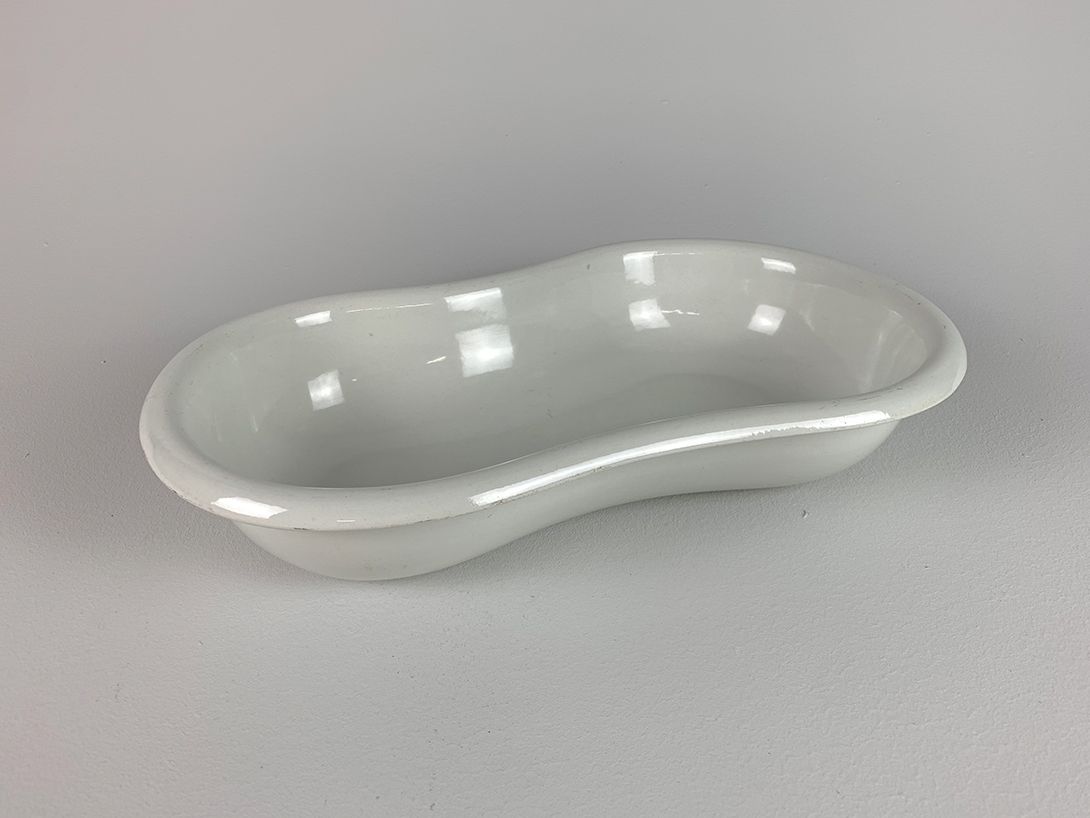Foto Large White Villeroy and Boch Kidney Shape Bowl 26x44cm