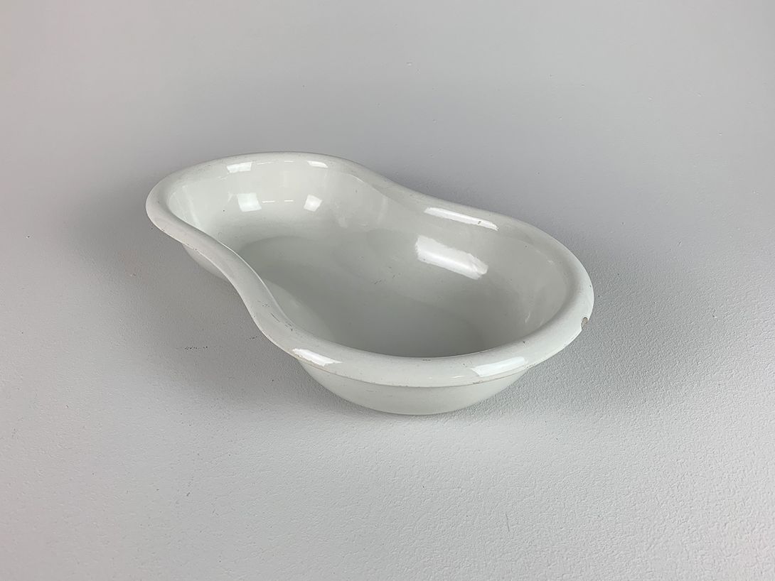 Foto Large White Villeroy and Boch Kidney Shape Bowl 26x44cm