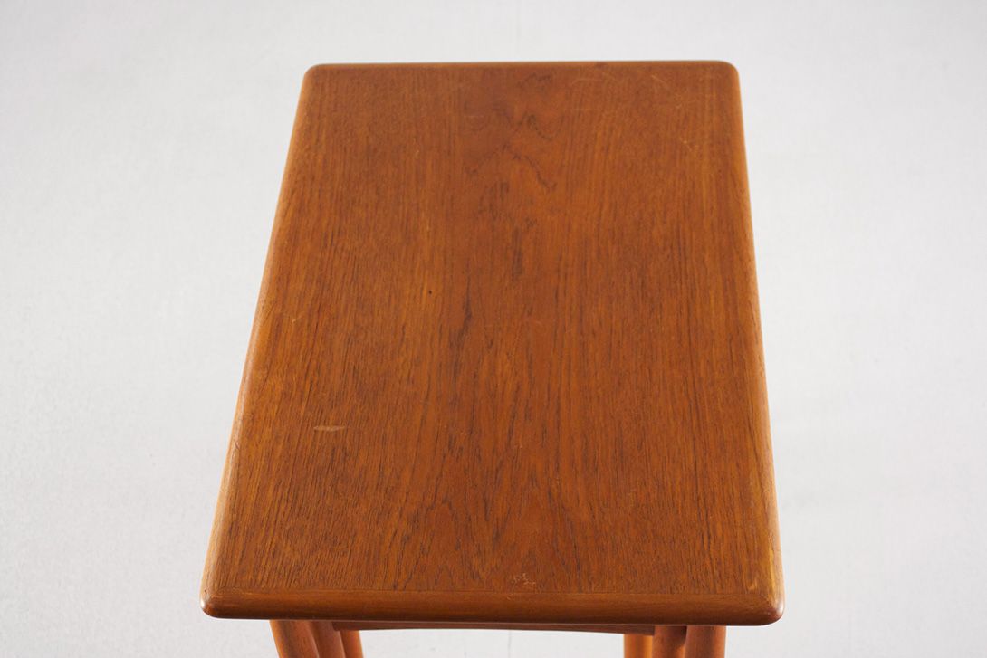 Foto Set of Ole Wanscher Nesting Tables Teak Wood 1972 h48x59x39