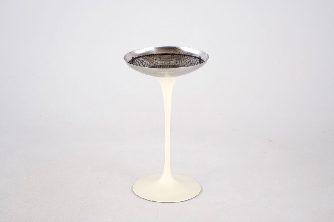 Foto Floor Ashtray, White &#038; Chrome With Grid, Tulip Style