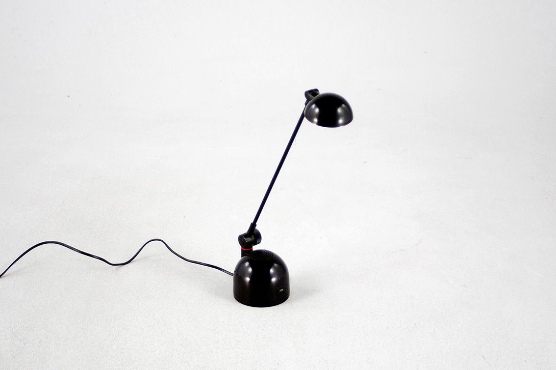Foto Desk Lamp Black Plastic Italy 1989 h53