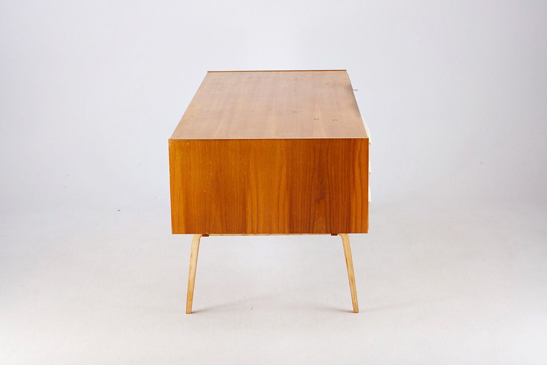 Foto Hellerau Desk with Plastic Handles 1952 h73x163x70