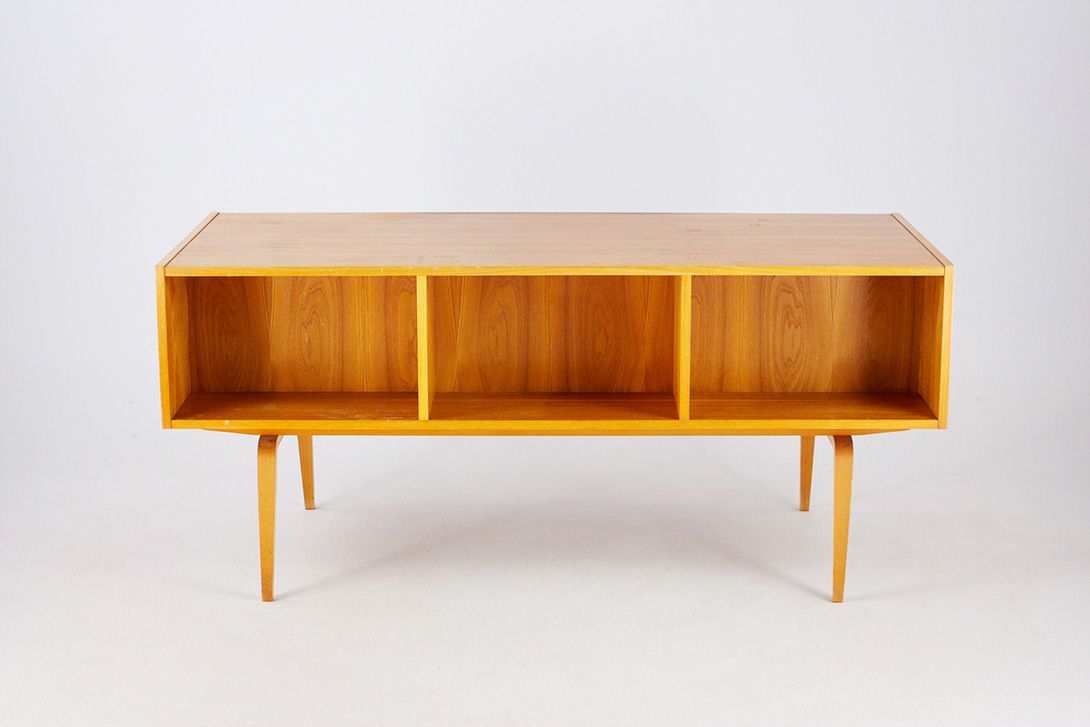 Foto Hellerau Desk with Plastic Handles 1952 h73x163x70