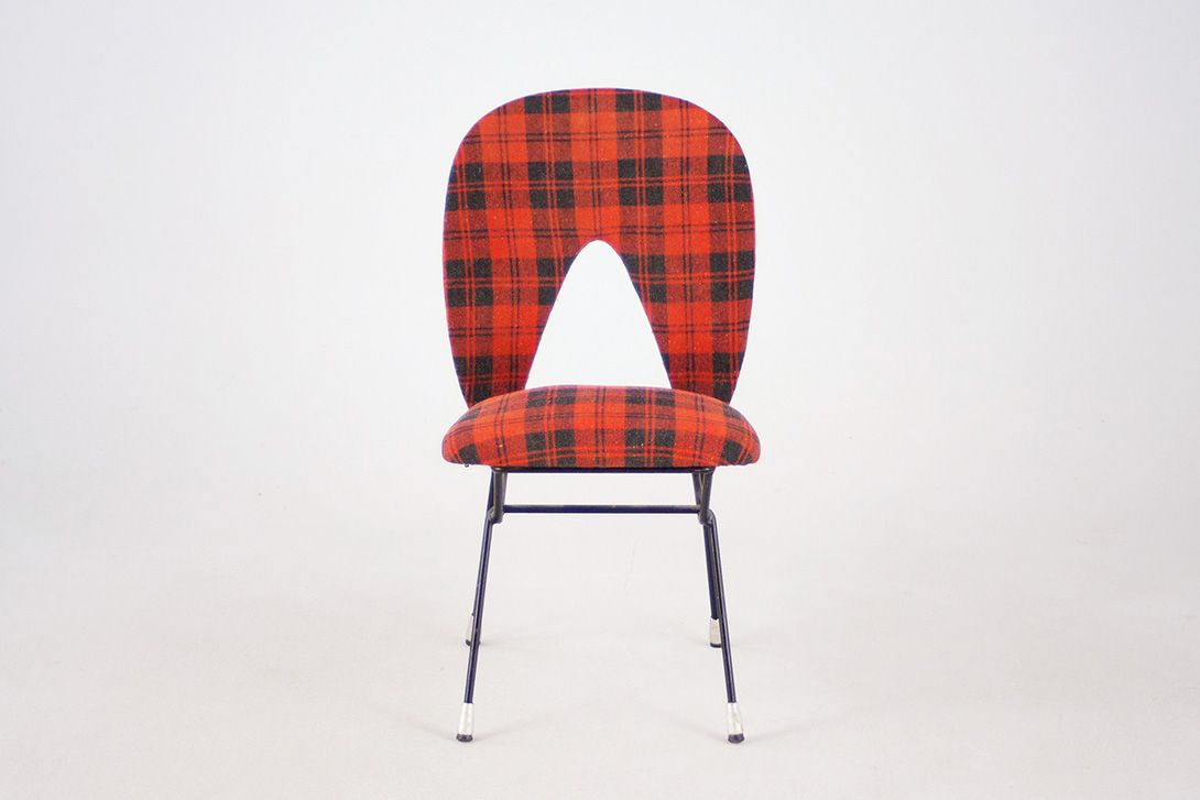 Foto Classic Red and Black Tartan Chair with Black Metal Tube Frame 1962