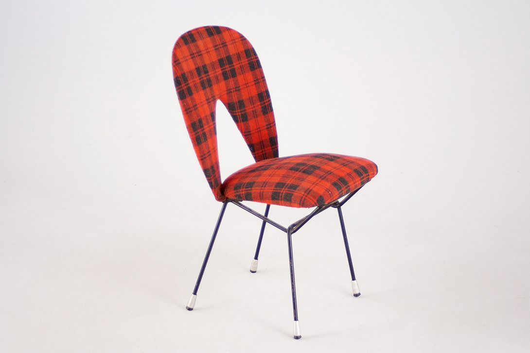 Foto Classic Red and Black Tartan Chair with Black Metal Tube Frame 1962