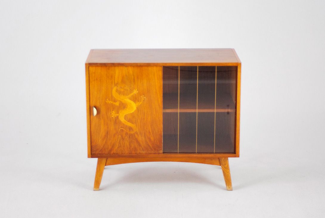 Foto Cabinet Dragon Inlays Germany 1956