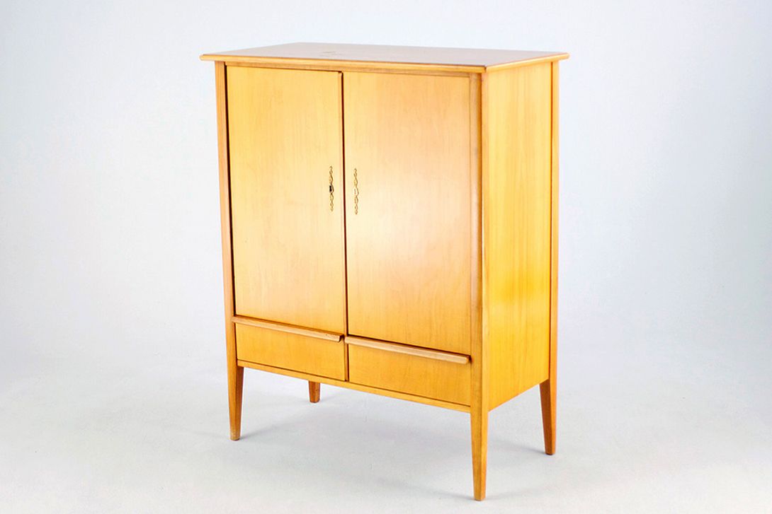 Foto Wooden Dresser