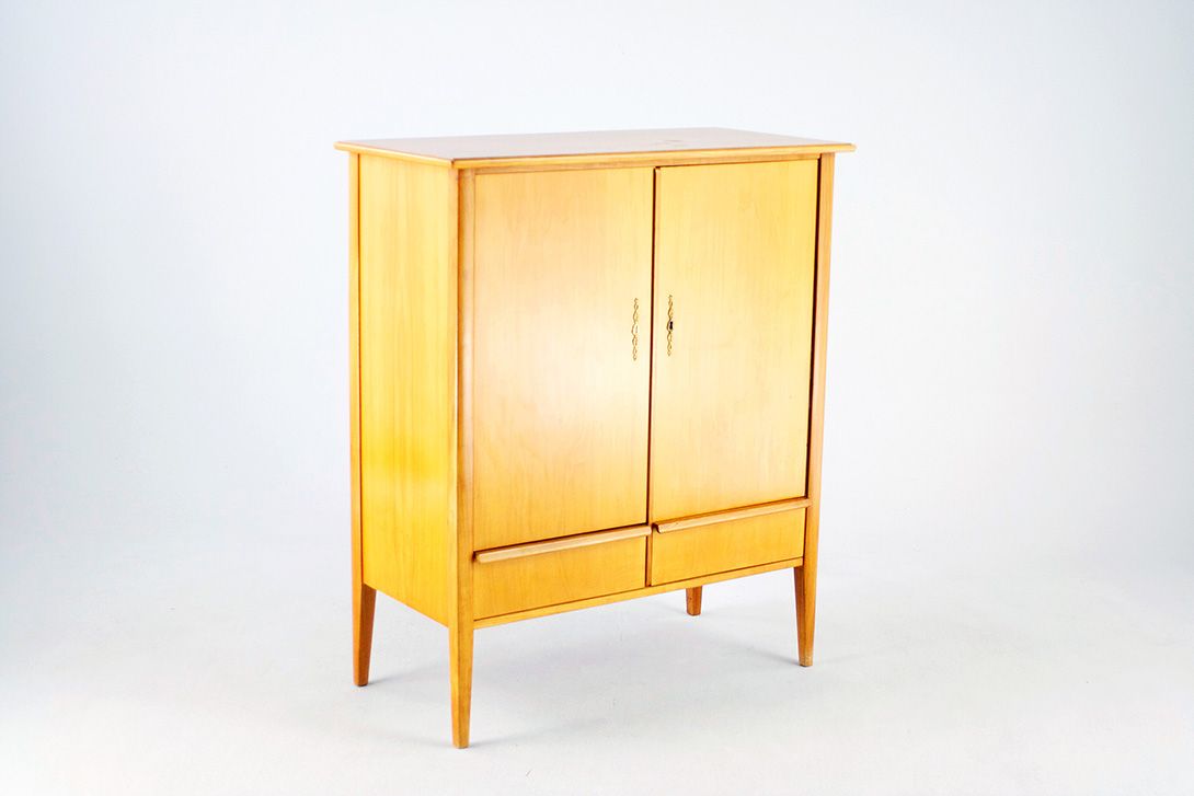 Foto Wooden Dresser