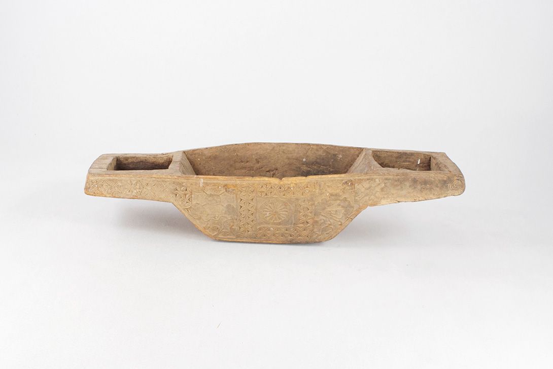 Foto Early Baroque Huge Wooden Trug