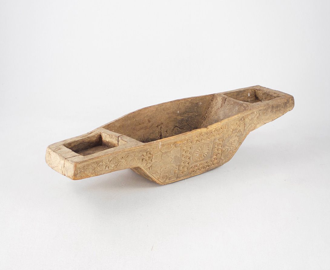 Foto Early Baroque Huge Wooden Trug