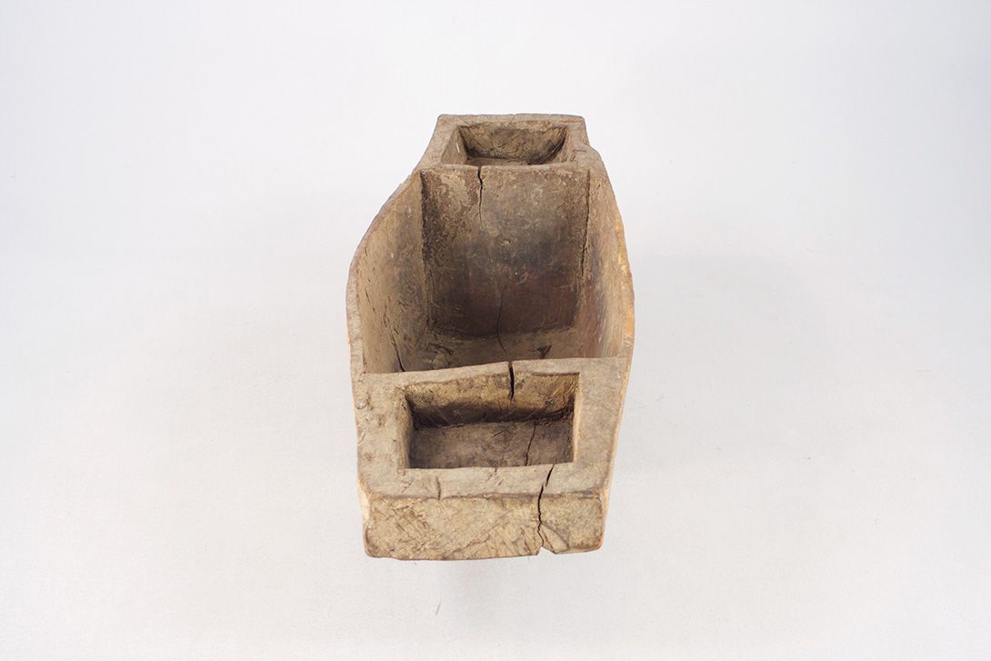 Foto Early Baroque Huge Wooden Trug