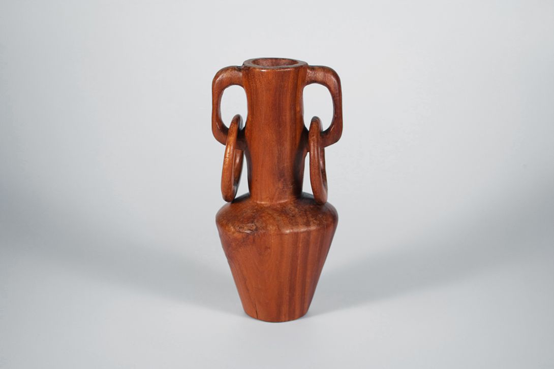 Foto African Wood Vase with Inner Carved Rings h20