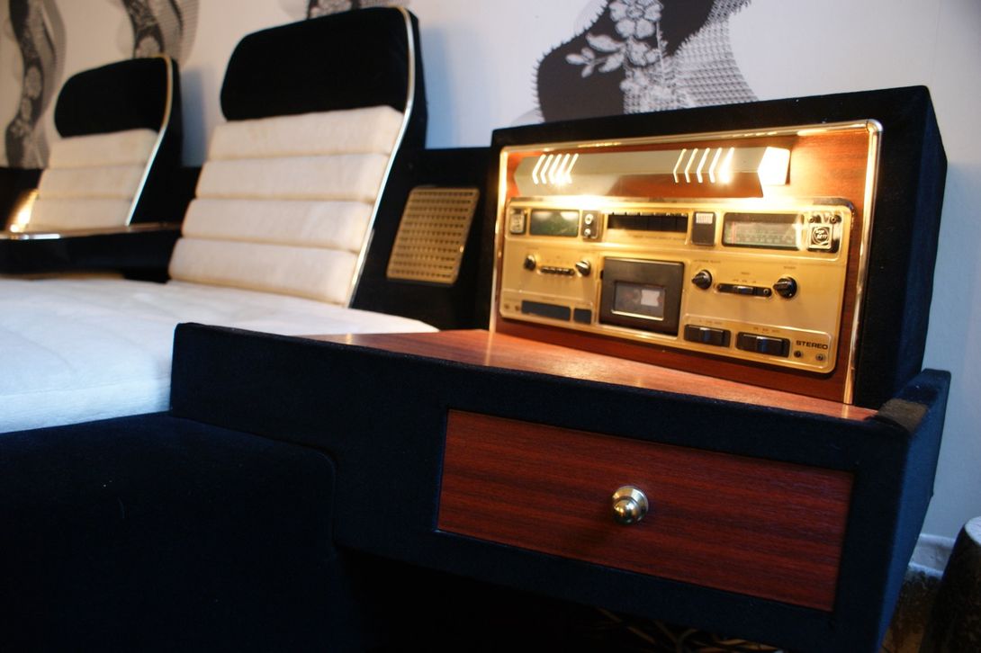 Foto Jet Bed Black Velvet Airflex 1969 h90x200x290cm