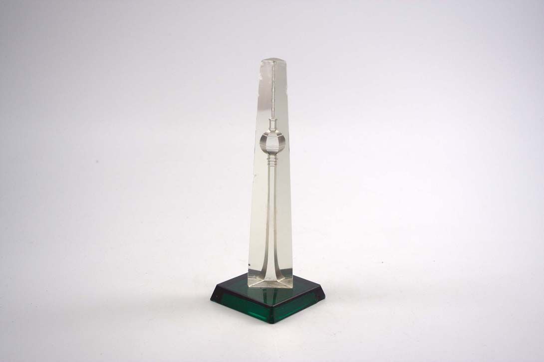Foto Glass Prisma TV Tower Model