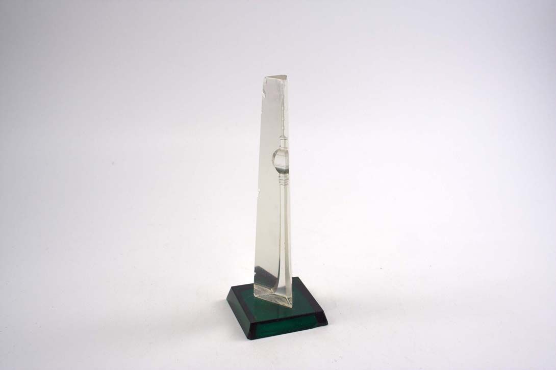 Foto Glass Prisma TV Tower Model