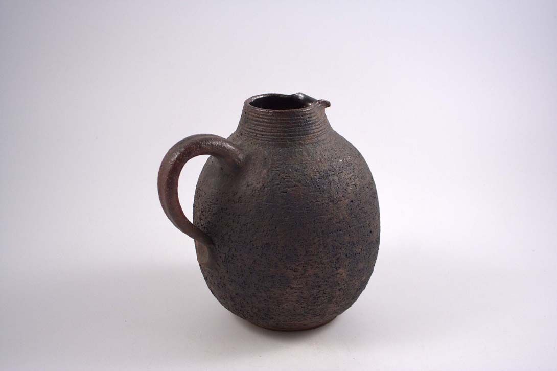 Foto Dark Brown Ceramic Jug, Bulbous Corpus D4