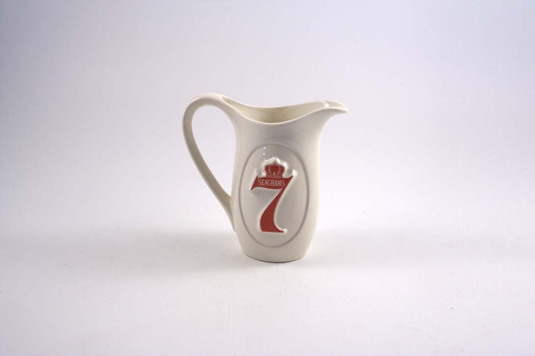 Foto Small Ceramic Seagrams Jug