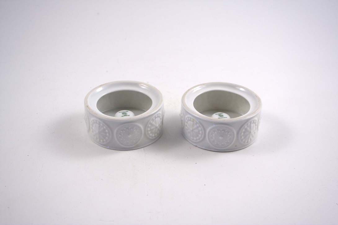 Foto Set of Two Porcelain Ashtrays, Flat Cylindric Shape, Relief Decor