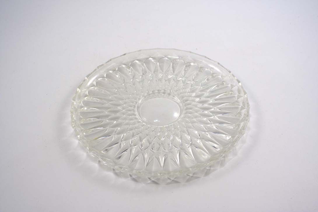 Foto Flat Crystal Plate With Symmetrical Cut