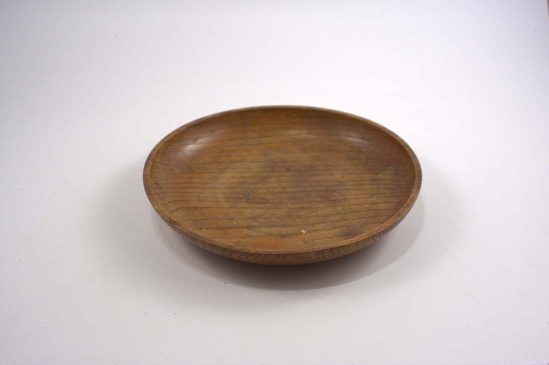 Foto Circular Walnut Wooden Bowl / Plate, 1958