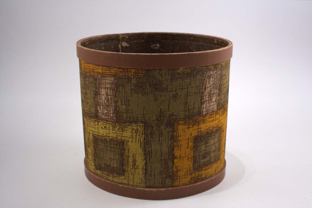 Foto Wooden Waste Basket, Tube-Shaped, Multicoloured Square Decor with fine sketchy Lines