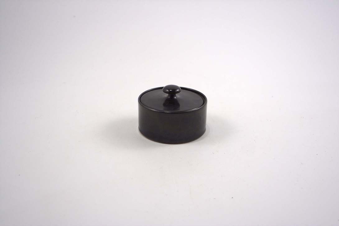 Foto Black Ceramic Sugar Bowl, Plain Cylindric Shape, Flat Lid with Knob, 1968
