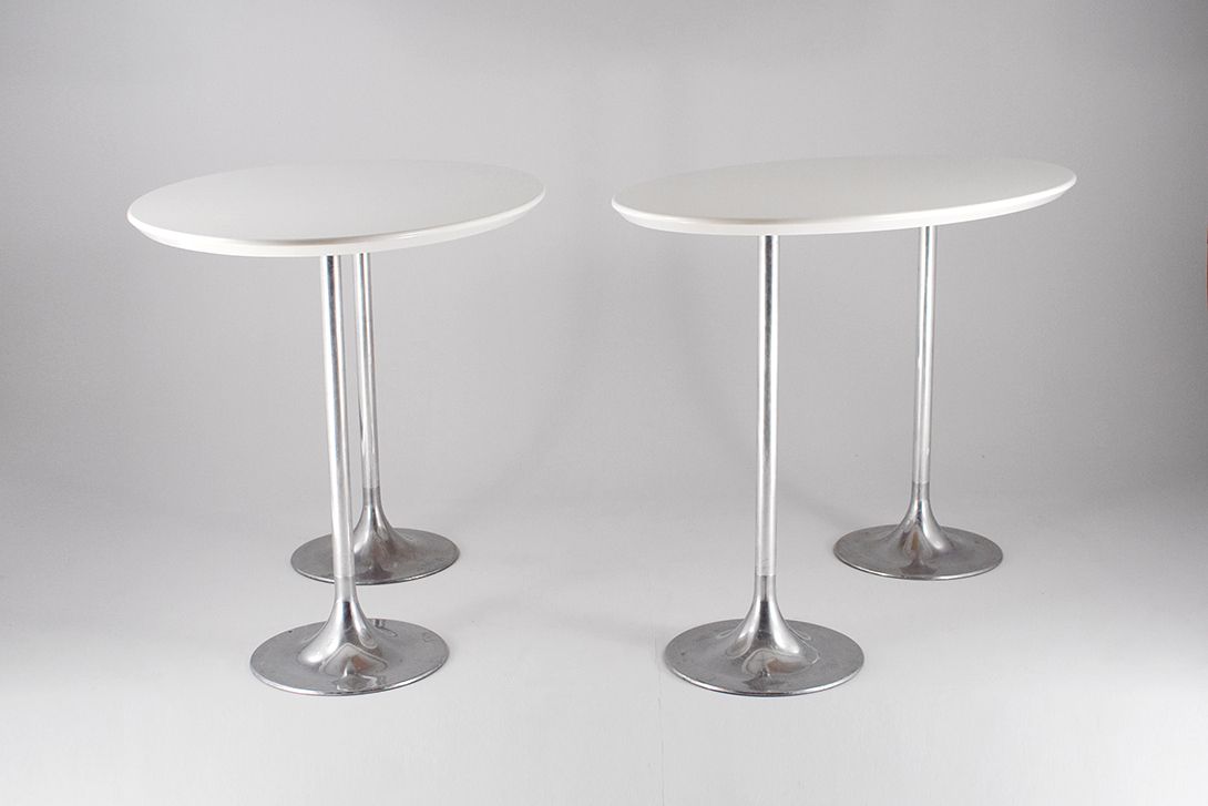 Foto High Table with Trumpet Double Base and White Ellipse B h110x175x100