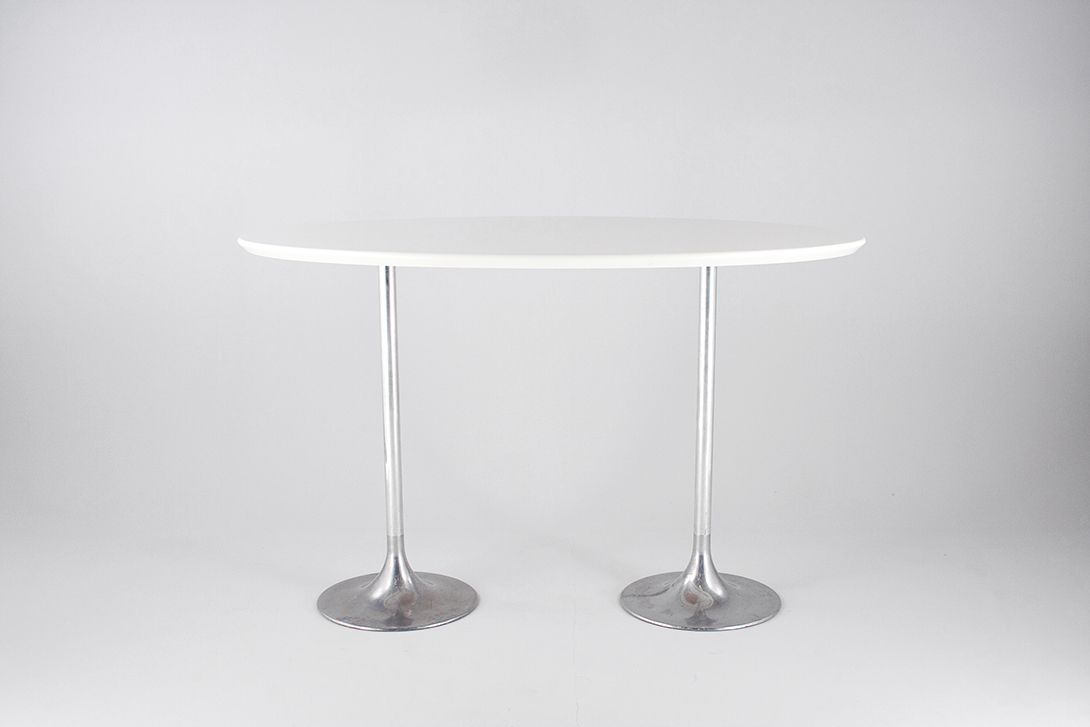 Foto High Table with Trumpet Double Base and White Ellipse B h110x175x100