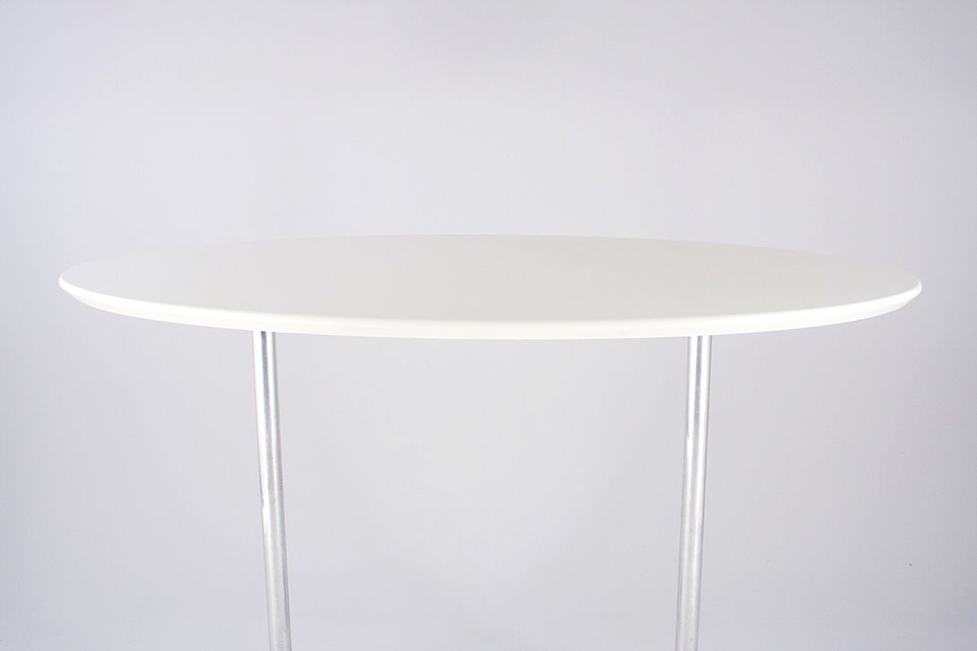 Foto High Table with Trumpet Double Base and White Ellipse B h110x175x100