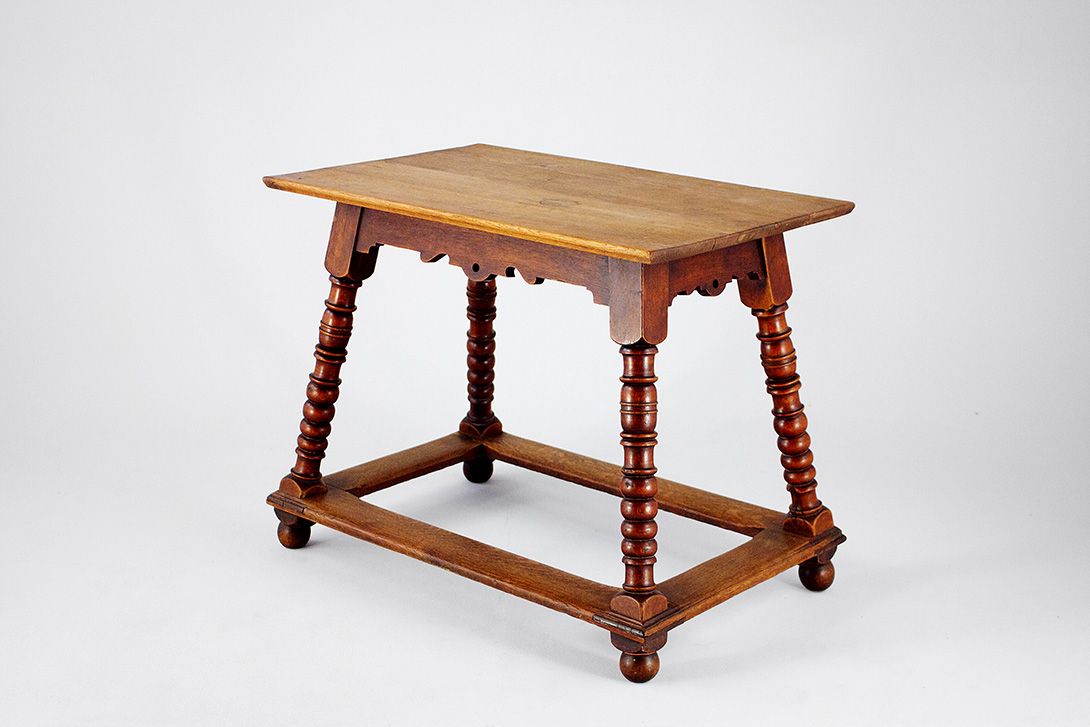 Foto Rustic Wooden Table with Matching Chairs h78x100x85