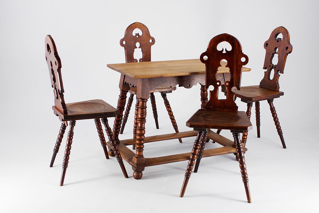 Foto Rustic Wooden Table with Matching Chairs h78x100x85