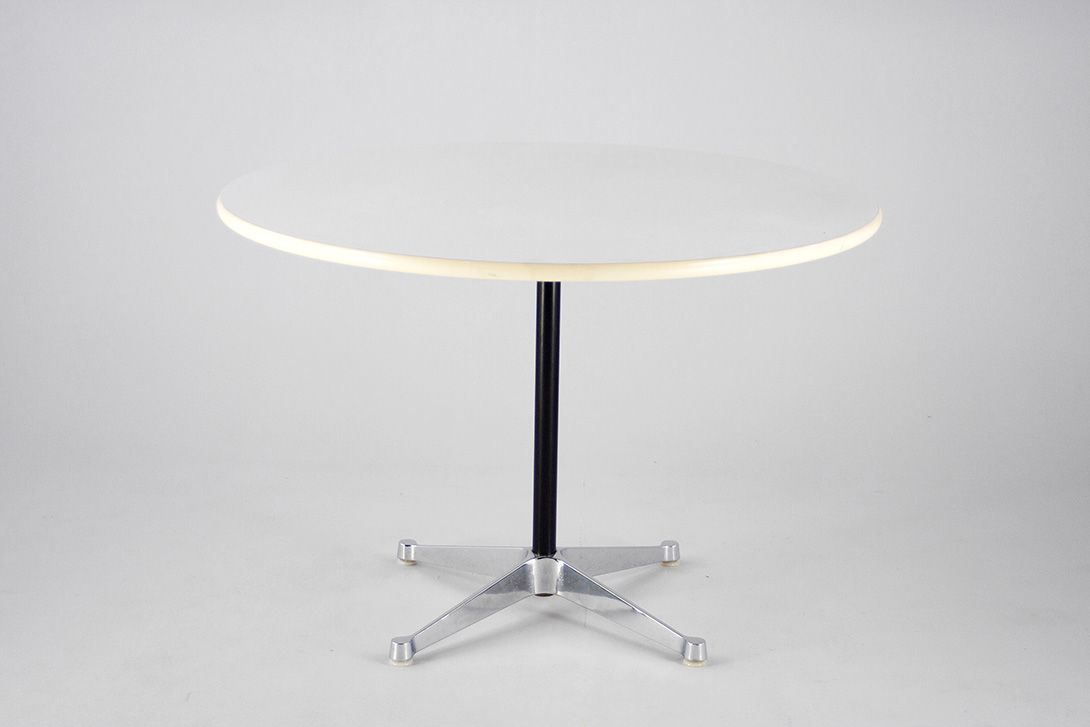 Foto Round White Eames Dining Table ø106