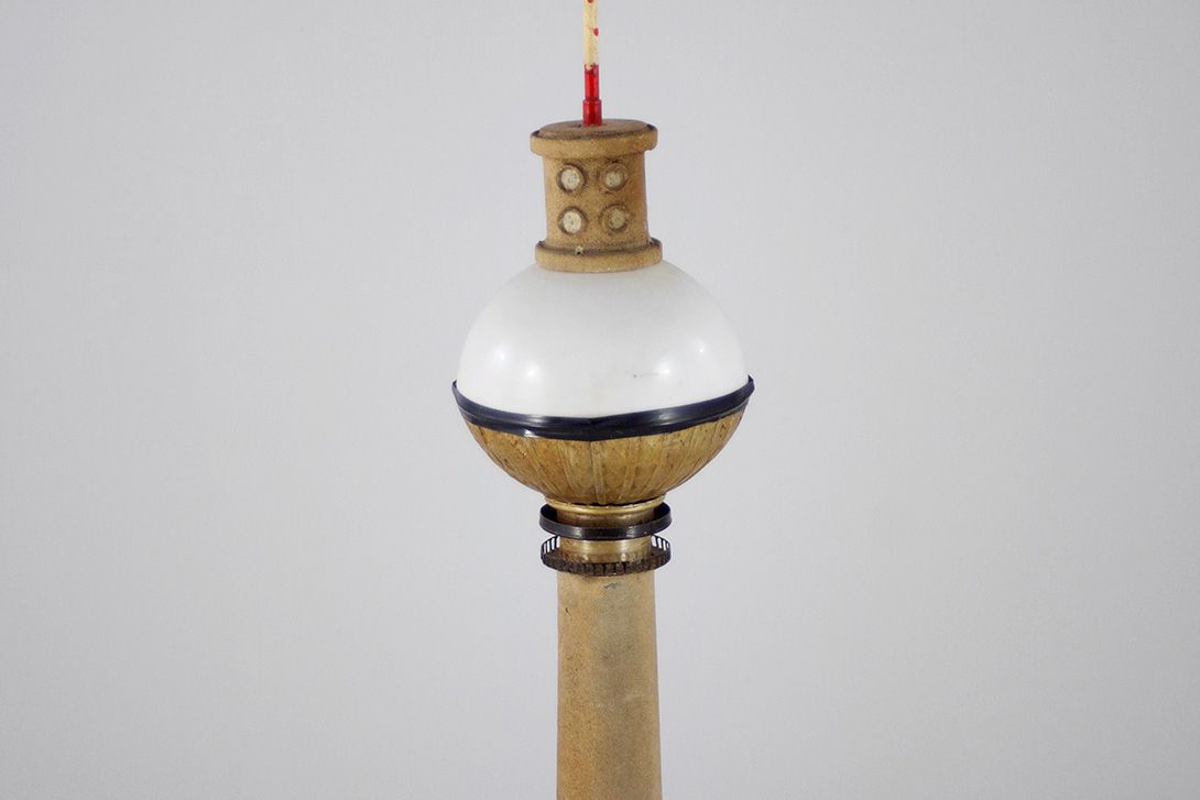 Foto Berlin TV Tower Model with Light in the Bowl h165