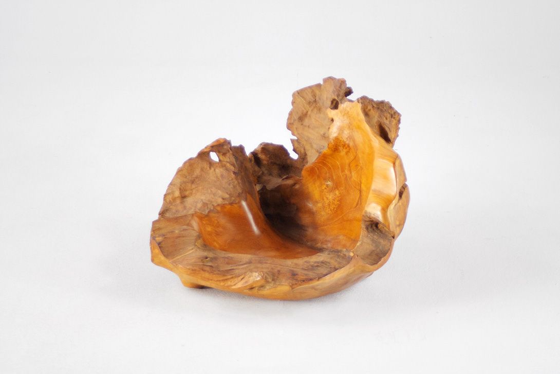 Foto Rough Yet Decorative Wooden Bowl h31x50x46