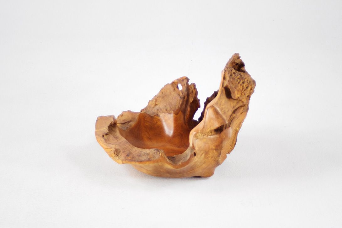 Foto Rough Yet Decorative Wooden Bowl h31x50x46
